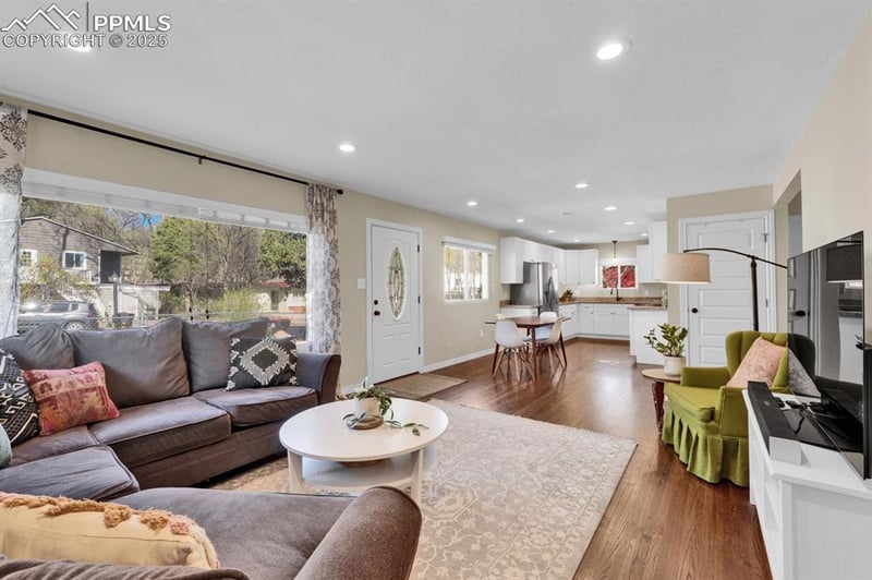 1909 Cascade Ln, Colorado Springs, CO 80906