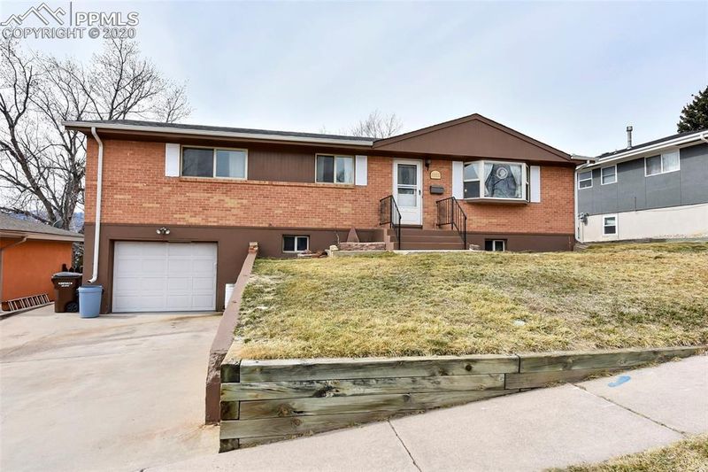 1910 Warwick Ln, Colorado Springs, CO 80909
