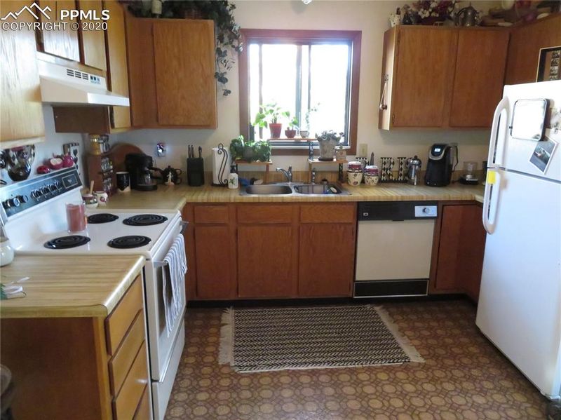 1911 N 7th St, Colorado Springs, CO 80907