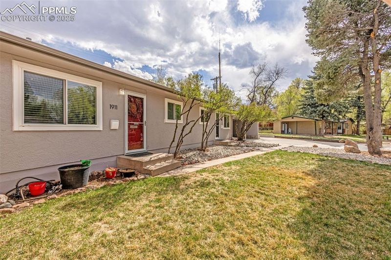 1911 Cascade Ln, Colorado Springs, CO 80906