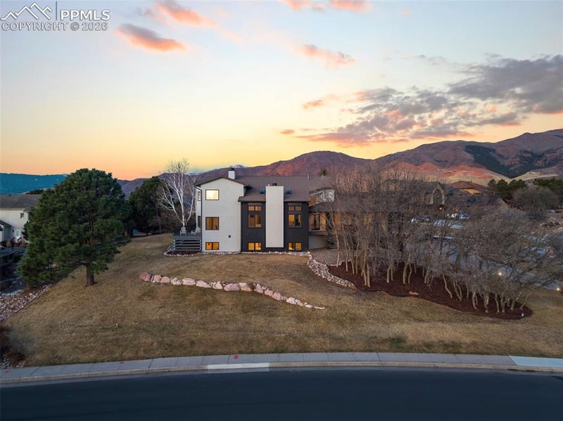 1915 Hunters Point Ln, Colorado Springs, CO 80919