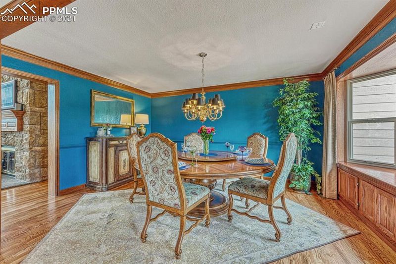 1915 Oak Hills Dr, Colorado Springs, CO 80919