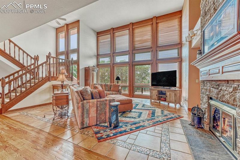 1915 Oak Hills Dr, Colorado Springs, CO 80919