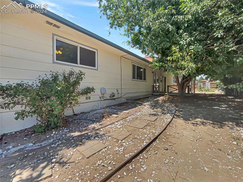 1915 Okeechobee Dr, Colorado Springs, CO 80915