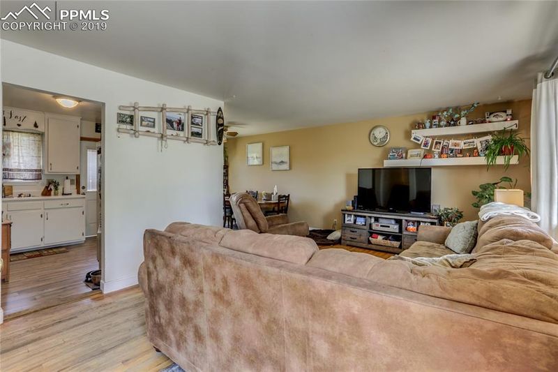 1916 Carlton Ave, Colorado Springs, CO 80909