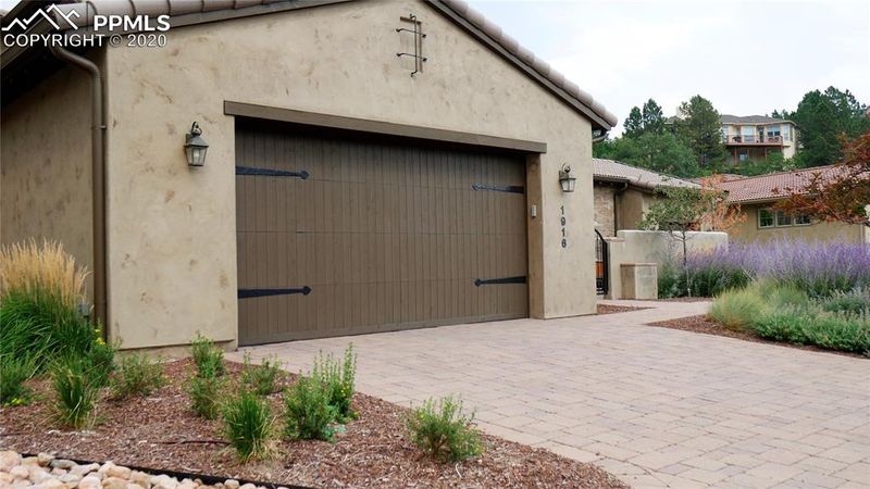 1916 La Bellezza Grv, Colorado Springs, CO 80919