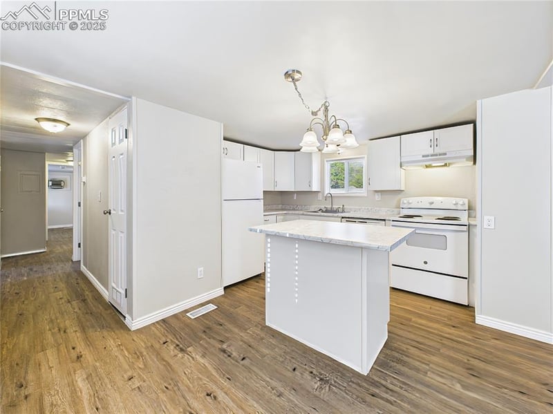 192 E Kipling Dr, Pueblo, CO 81007
