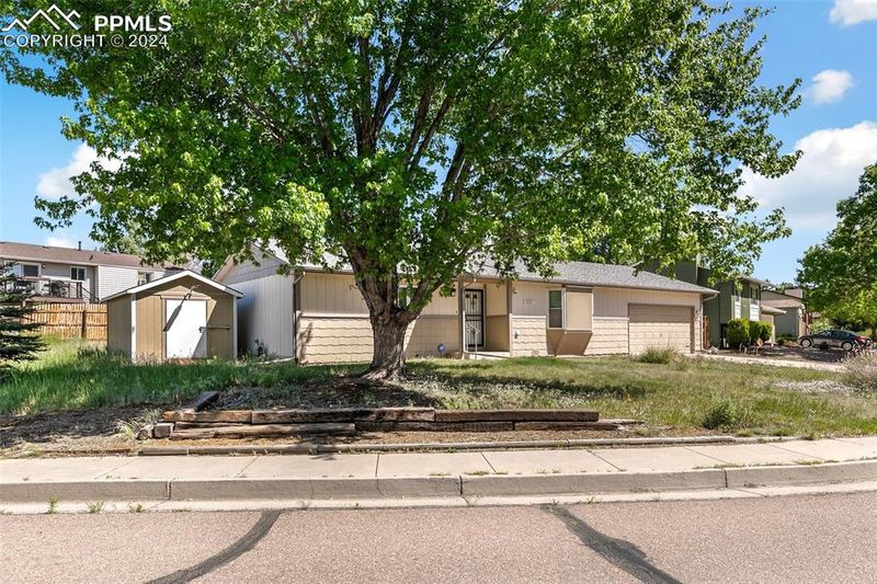 1920 Heathercrest Dr, Colorado Springs, CO 80915