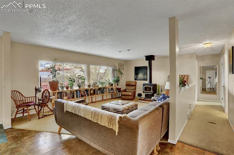 1923 Parkview Blvd, Colorado Springs, CO 80905