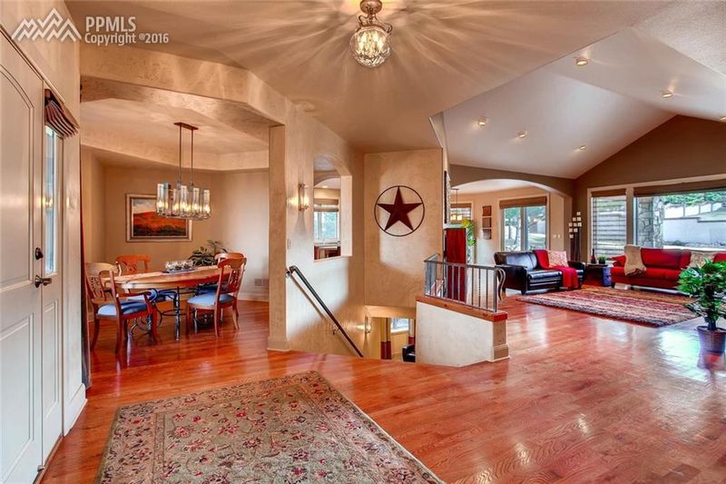 1925 Cantwell Grv, Colorado Springs, CO 80906
