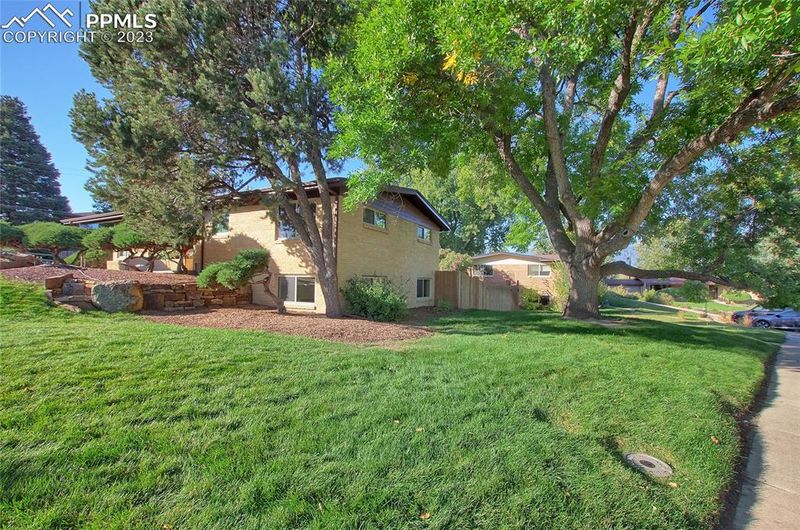 1925 Crest Haven Cir, Colorado Springs, CO 80909