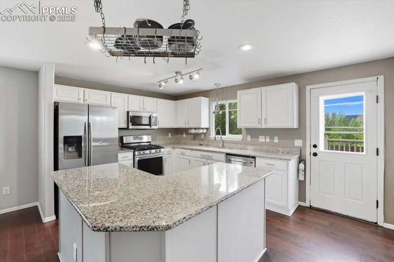 1925 Dewhirst Dr, Colorado Springs, CO 80951