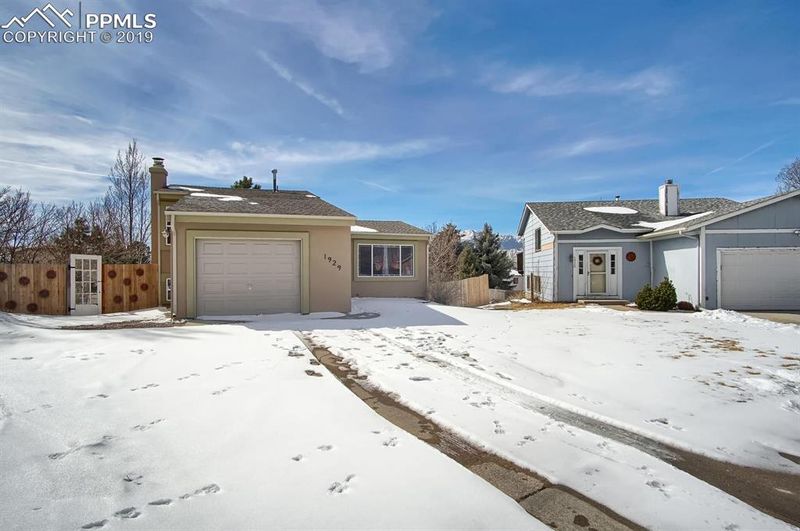 1929 Independence Dr, Colorado Springs, CO 80920