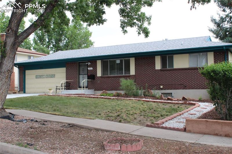 1931 Berkshire Ln, Colorado Springs, CO 80909