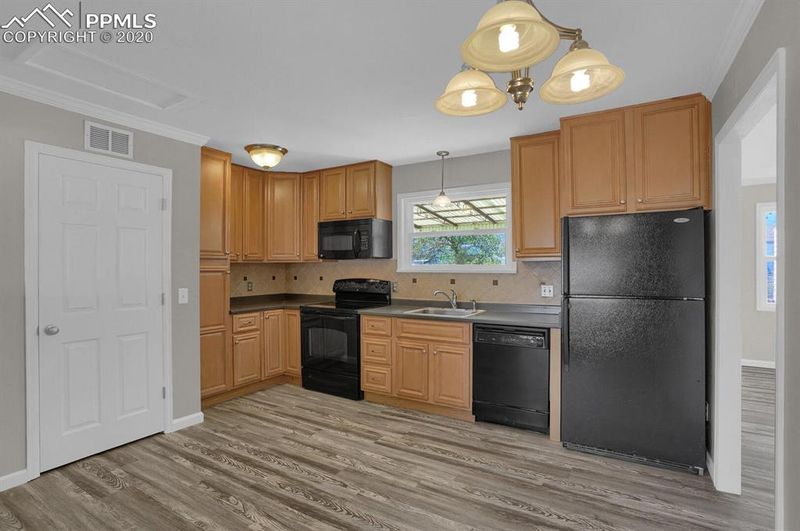 1932 S Cedar Ave, Colorado Springs, CO 80905