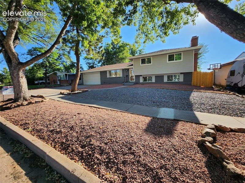 1935 Berkshire Ln, Colorado Springs, CO 80909