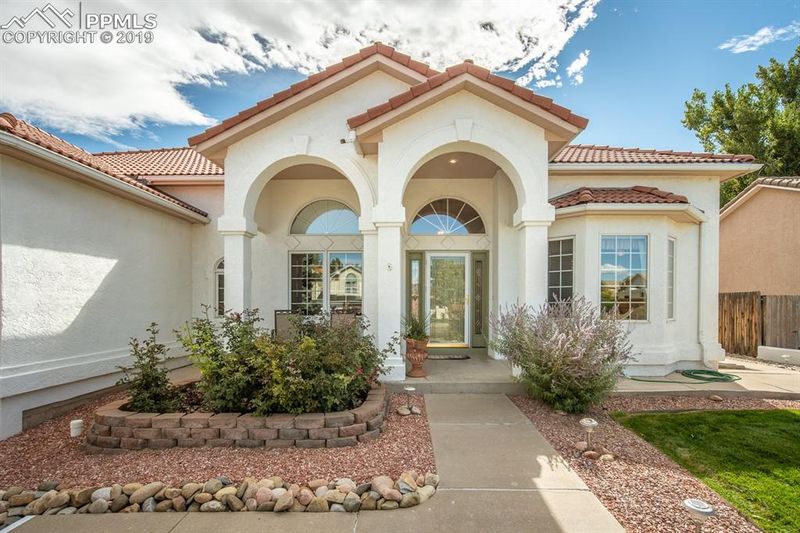 194 Bridle Trl, Pueblo, CO 81005