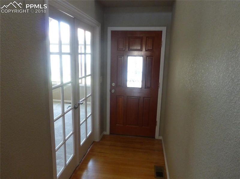 194 Luxury Ln, Colorado Springs, CO 80921