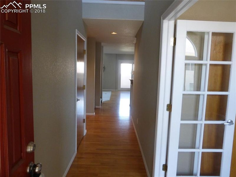194 Luxury Ln, Colorado Springs, CO 80921