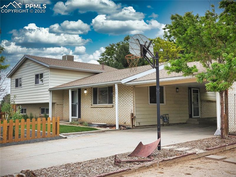 1940 Argonne St, Aurora, CO 80011