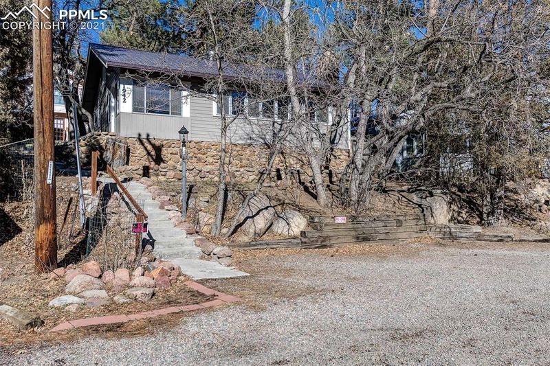 1942 Cheyenne Blvd, Colorado Springs, CO 80906