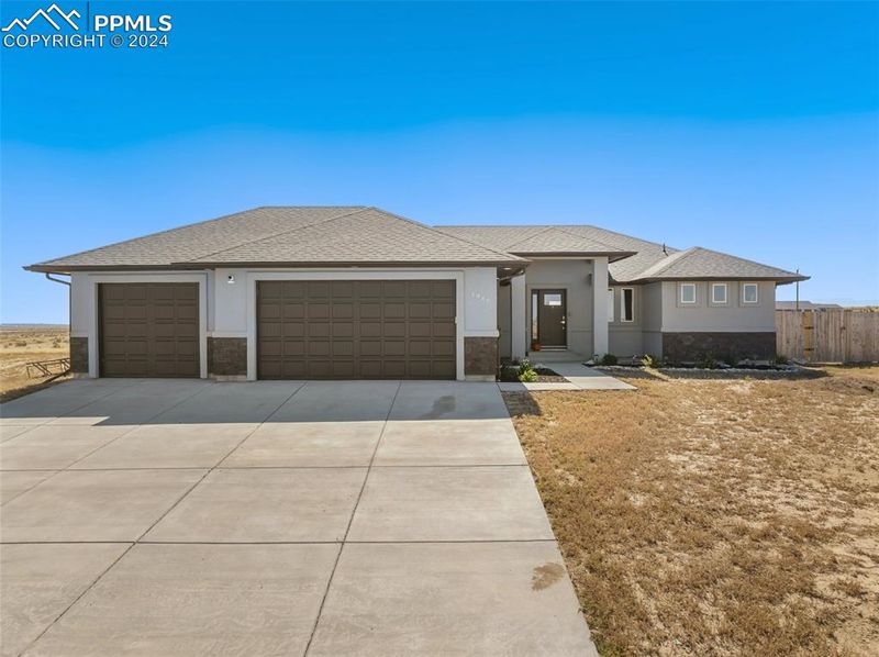 1946 E Gladstone Ln, Pueblo, CO 81007