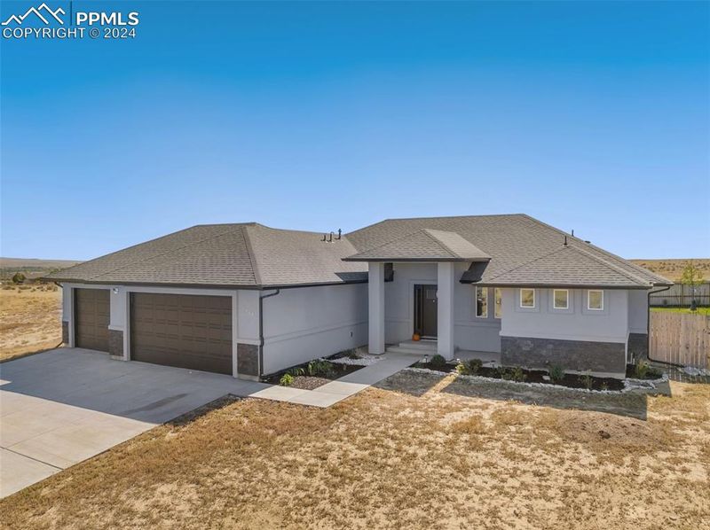 1946 E Gladstone Ln, Pueblo, CO 81007