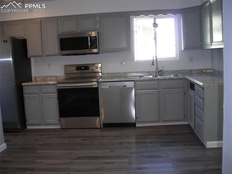 1950 Ambleside Dr, Colorado Springs, CO 80915