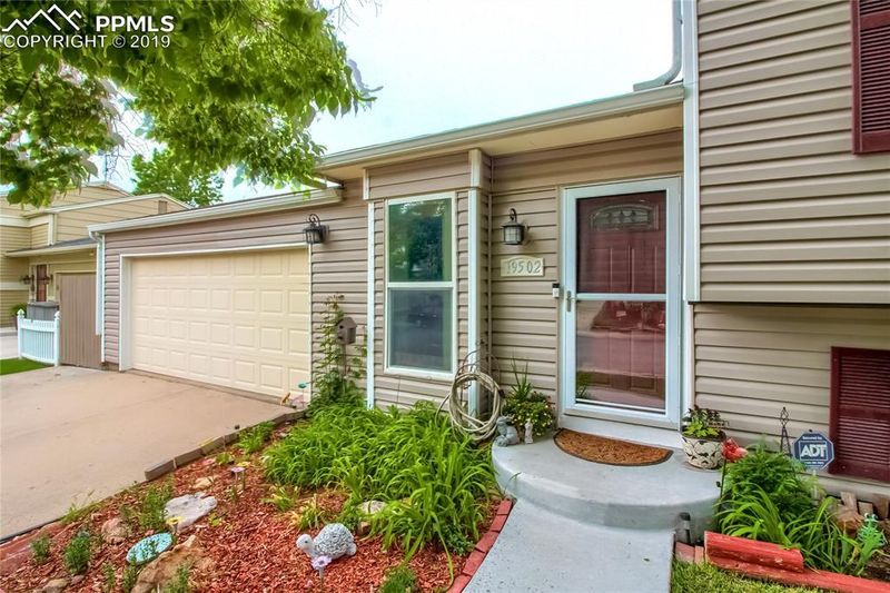 19502 E Buchanan Pl, Aurora, CO 80011