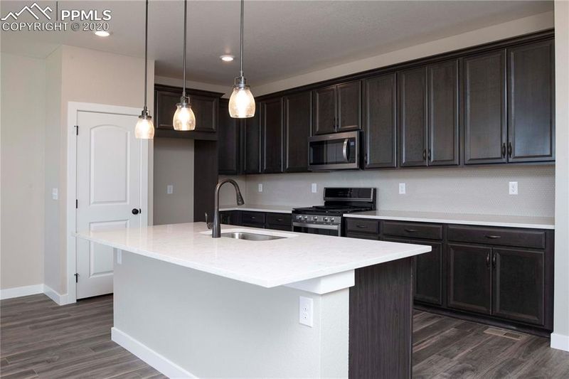 1957 Canyonpoint Ln, Castle Pines, CO 80108