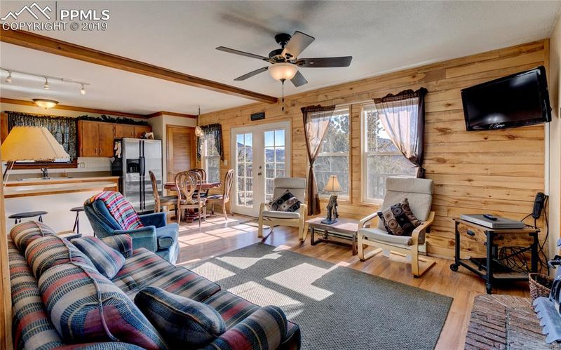 1960 Pikes Peak Dr, Divide, CO 80814