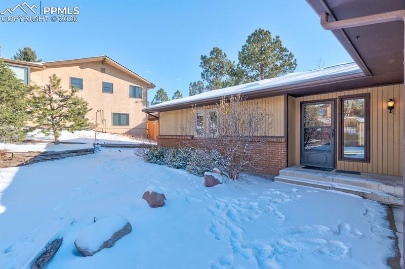 1975 Forest Ridge Dr, Colorado Springs, CO 80918