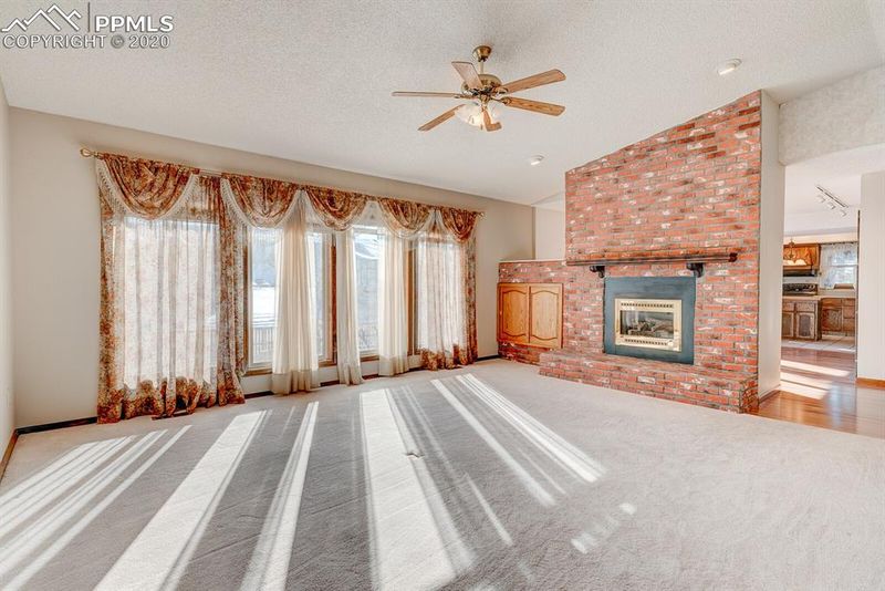 1975 Forest Ridge Dr, Colorado Springs, CO 80918