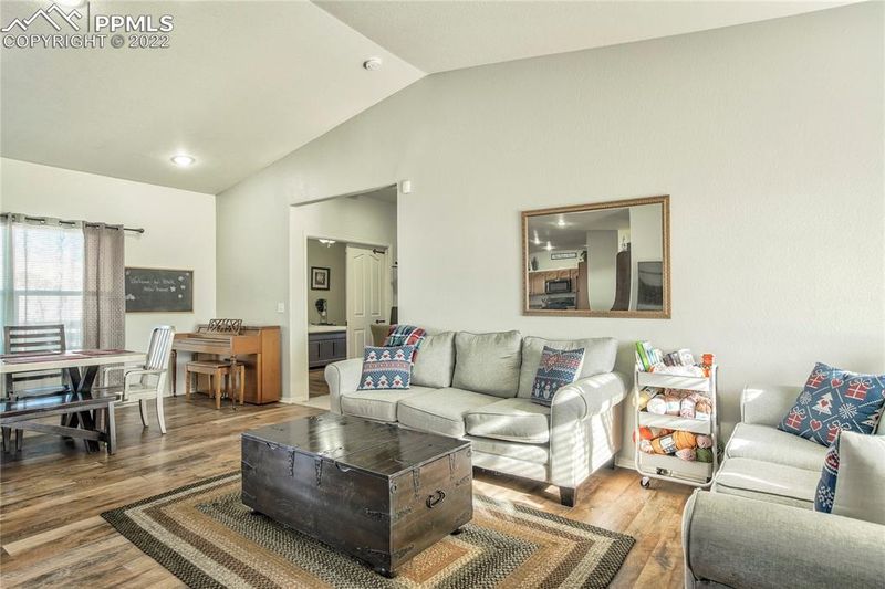 1985 Thrasher Ct, Pueblo, CO 81008