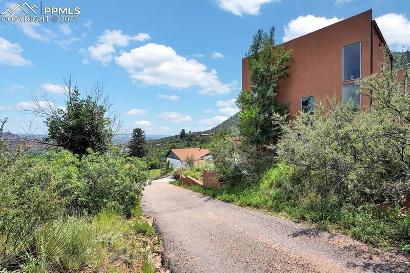 2 Amethyst Ave, Manitou Springs, CO 80829