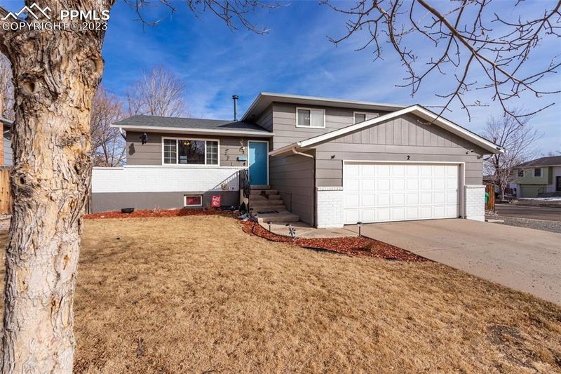 2 Armstrong Ln, Pueblo, CO 81001