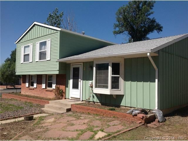 2 Arrawanna St, Colorado Springs, CO 80909
