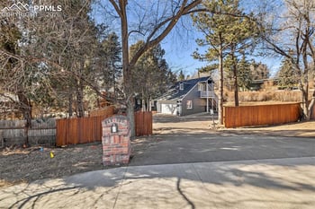 2 Cresta Rd, Colorado Springs, CO 80906