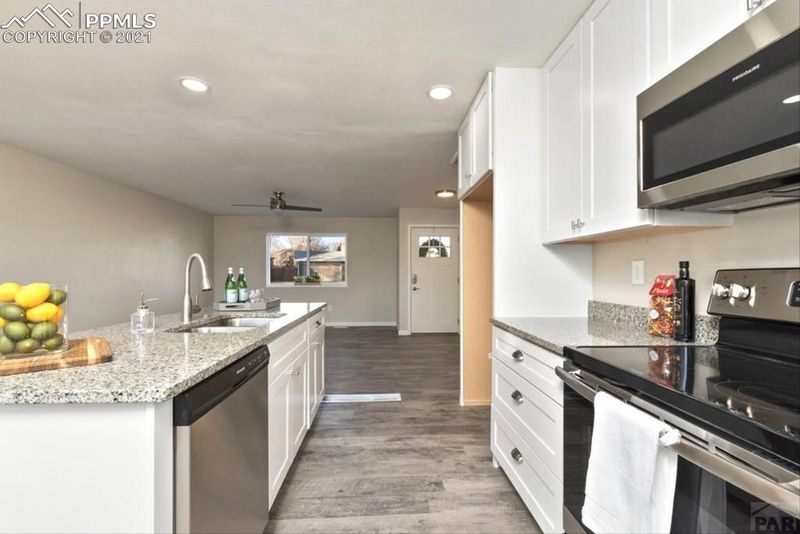 2 Grissom Pl, Pueblo, CO 81001