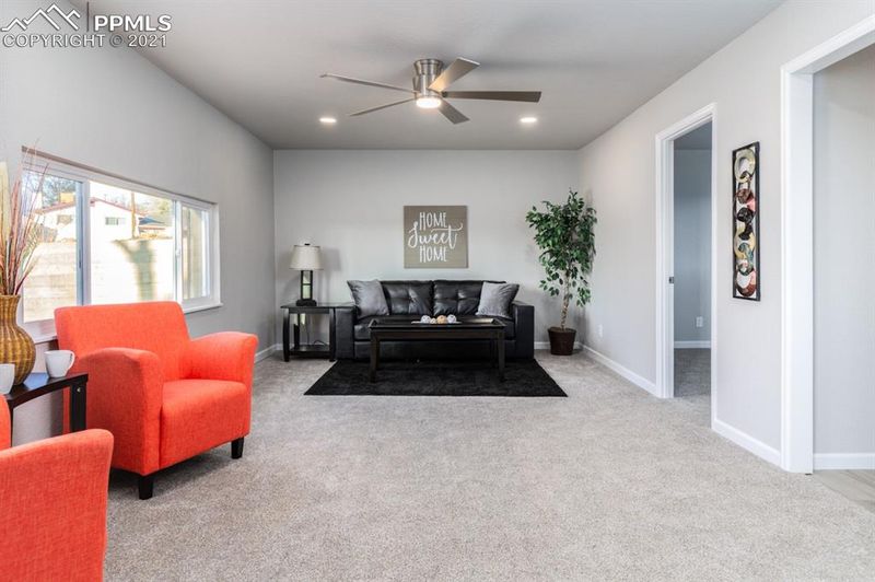 2 Meadowbrook Dr, Pueblo, CO 81001
