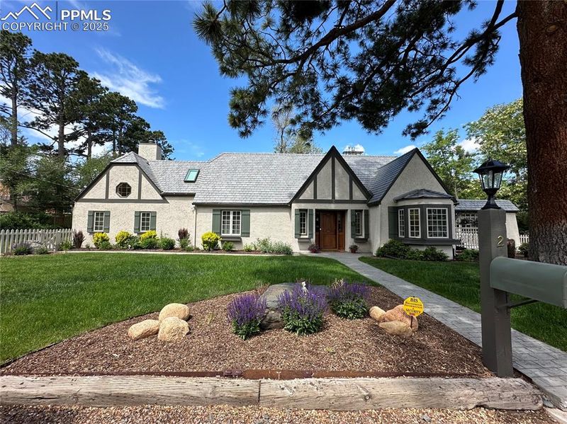 2 Mesa Ln, Colorado Springs, CO 80906