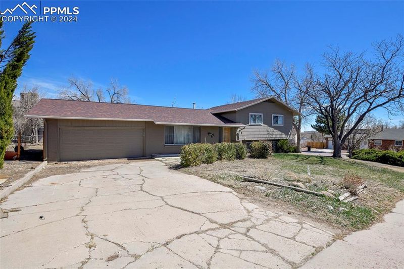 2 Minden Cir, Colorado Springs, CO 80906