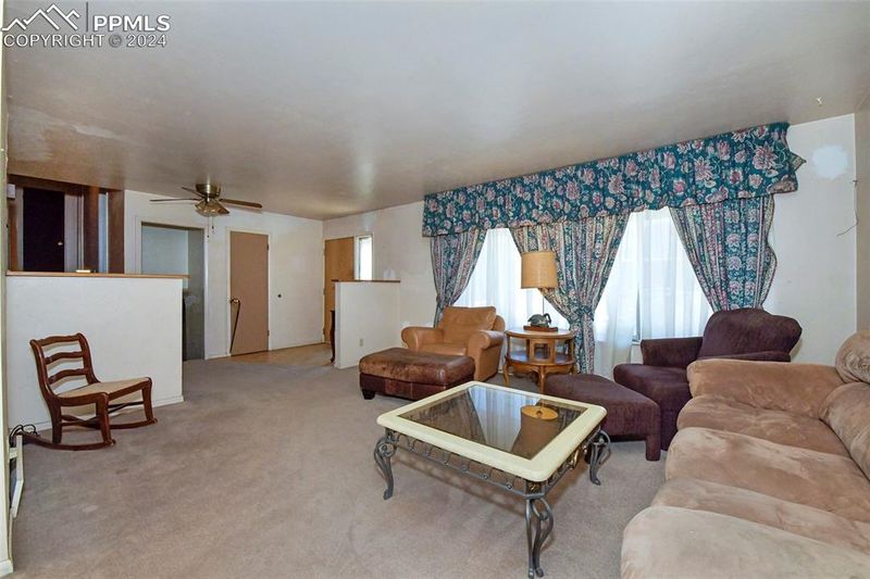2 Minden Cir, Colorado Springs, CO 80906