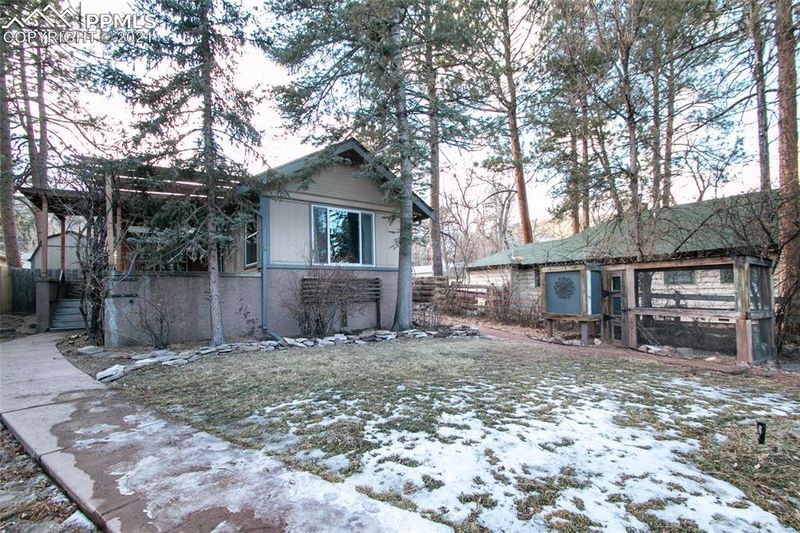 2 Stratton Ave, Colorado Springs, CO 80906