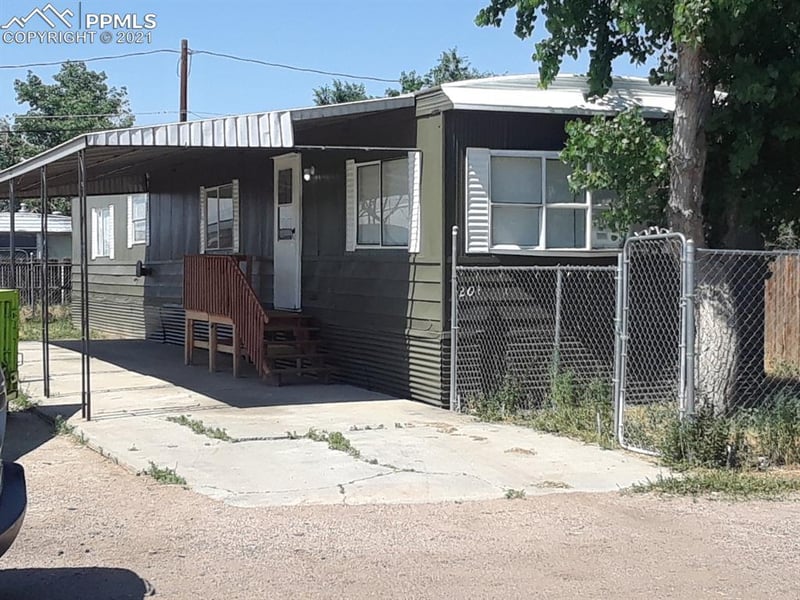 20 Royal St, Byers, CO 80103