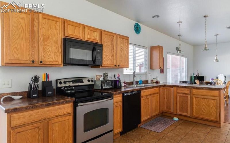 2001 Mirror Ct, Pueblo, CO 81004