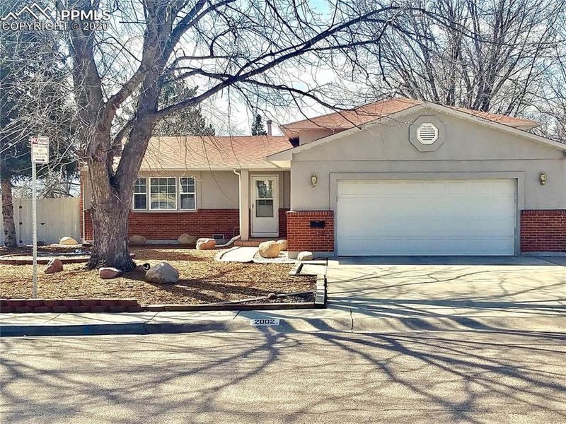 2002 Northglen Dr, Colorado Springs, CO 80909
