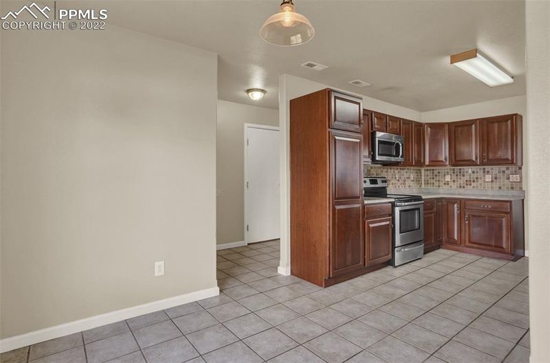 2004 Mirror Ct, Pueblo, CO 81004