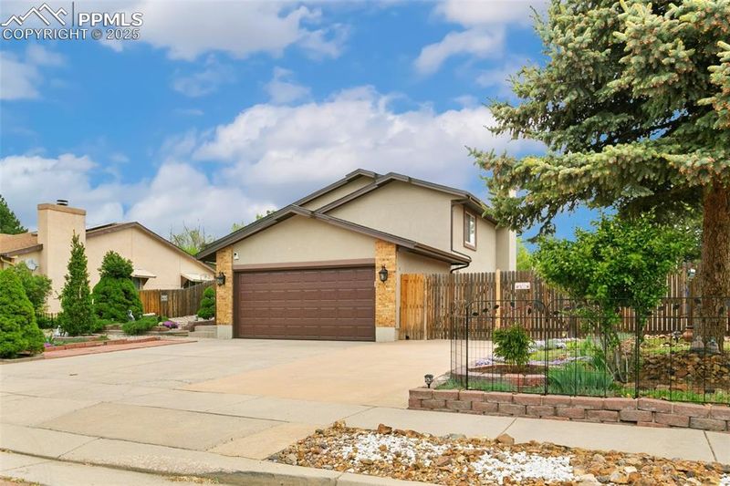 2005 Ambleside Dr, Colorado Springs, CO 80915
