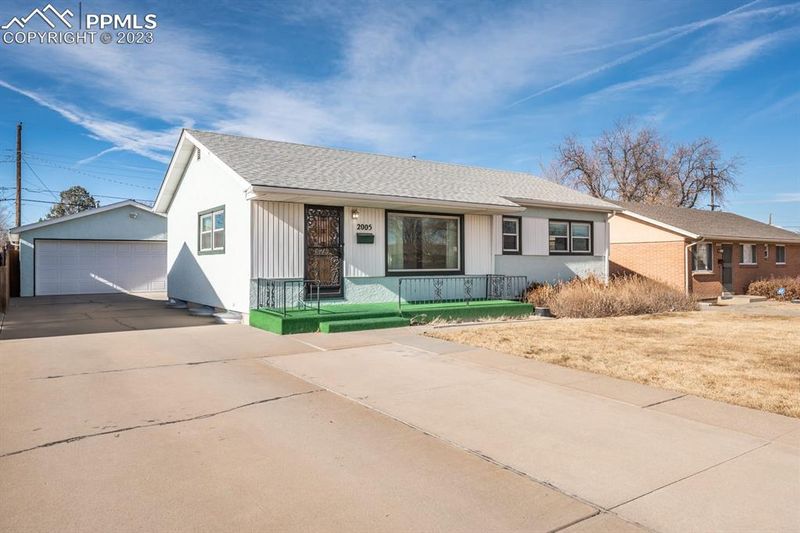 2005 Hollywood Dr, Pueblo, CO 81005